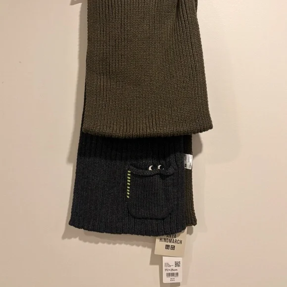 Uniqlo x Anya Hindmarch HEATTECH Knit Stole - Picture 3 of 3